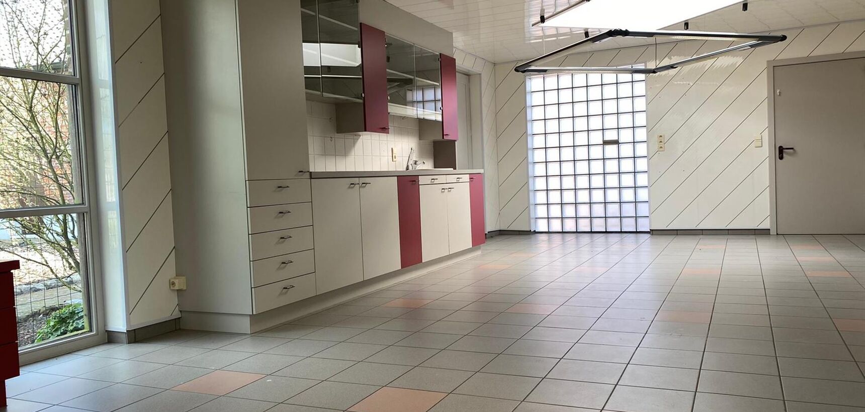 Professioneel pand te huur in Mol