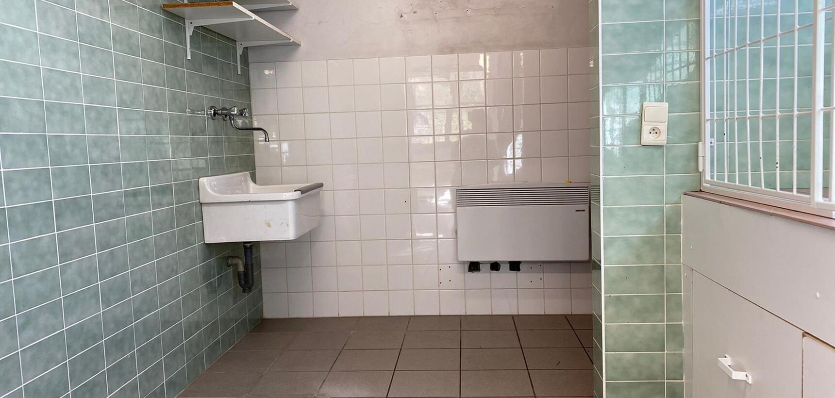 Professioneel pand te huur in Mol