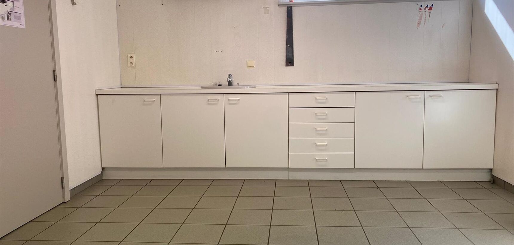 Professioneel pand te huur in Mol
